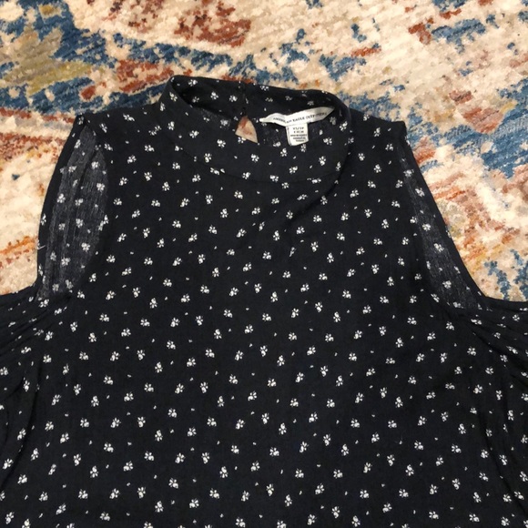 Open Shoulder Top - Picture 7 of 8